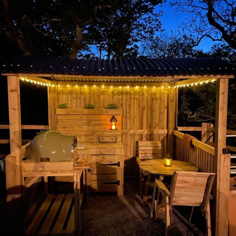 Elephant View Shepherds Hut Caernarfon Exterior photo